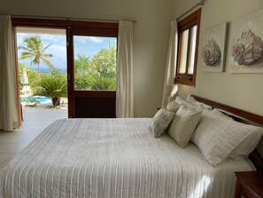 4 Schlafzimmer, Zimmersafe, Schreibtisch, Bügeleisen/Bügelbrett