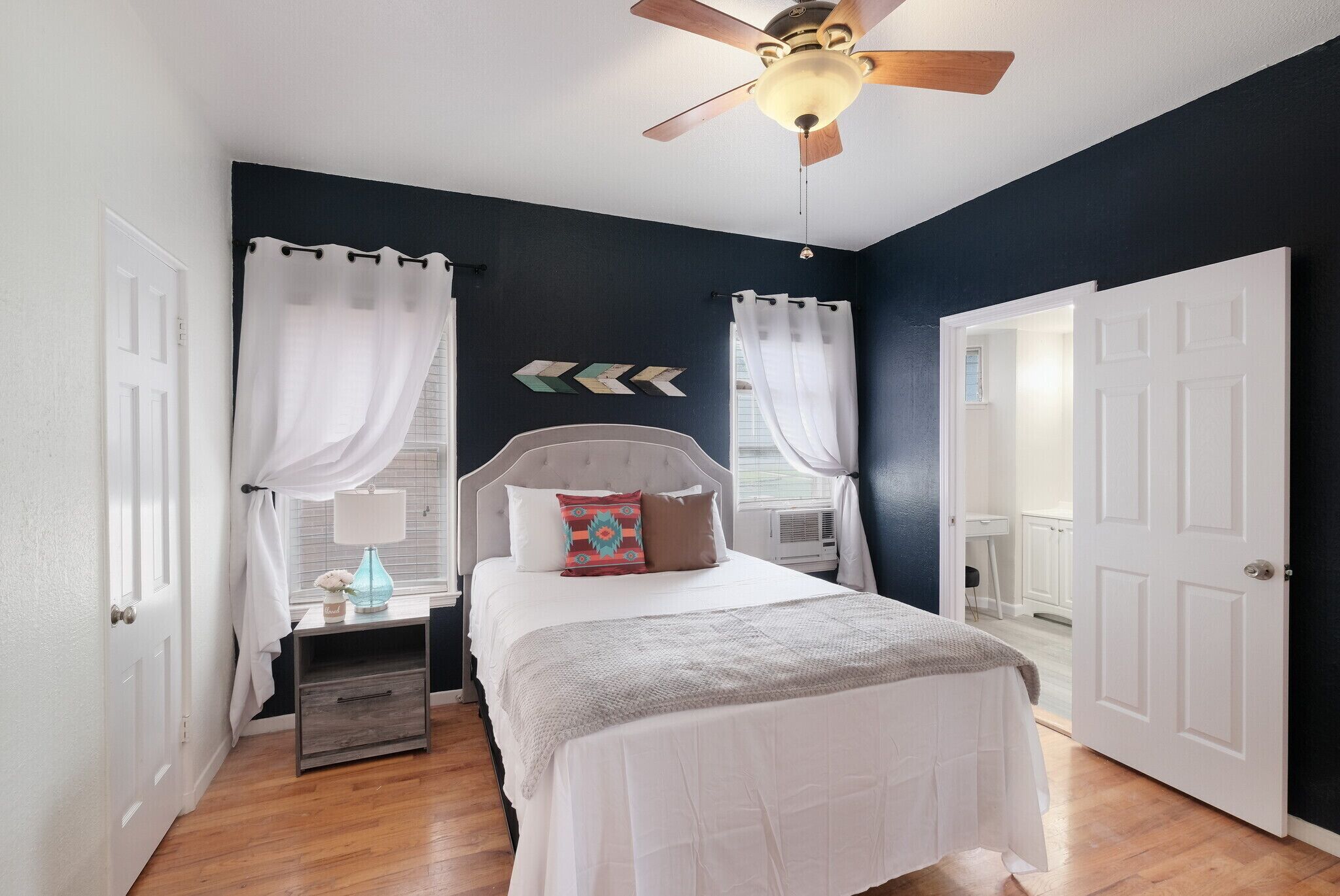2 chambres, fer et planche à repasser, Wi-Fi gratuit, draps fournis