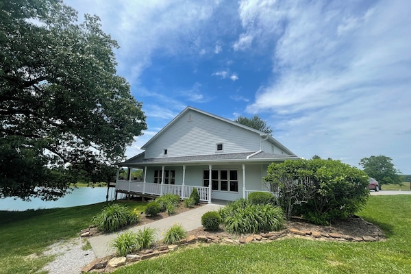 StarView Vineyards Tasting Room (steps from house)