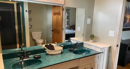 Sip & Stay at StarView Vineyards