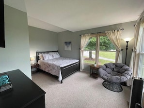 4 bedrooms, iron/ironing board, free WiFi, bed sheets