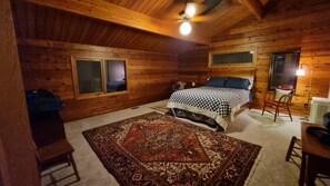 4 bedrooms, desk, travel cot, free WiFi