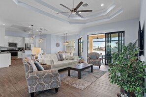 Living area - Intervillas Florida - Villa Solaris at the Lake (Cape Coral)