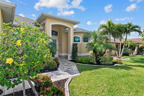 Exterior - Intervillas Florida - Villa Solaris at the Lake (Cape Coral)