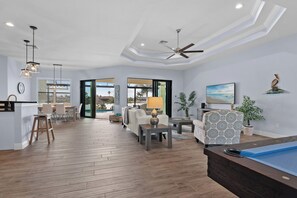 Living area - Intervillas Florida - Villa Solaris at the Lake (Cape Coral)