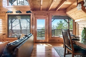 Smart-TV, Kamin, Tischfußball