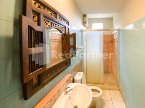 Bathroom - Istana Griya 2 Hotel (Surakarta)