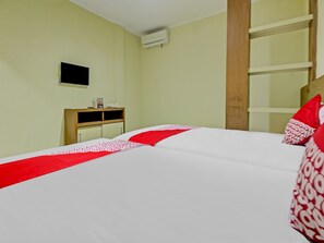 Room - OYO 90412 My Kost (Palembang)