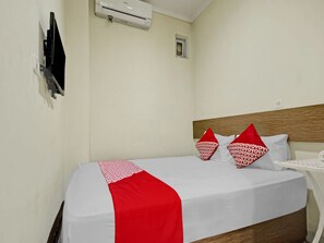 Room - OYO 90412 My Kost (Palembang)