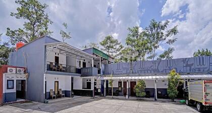 OYO 90405 Penginapan Sasti Kuningan