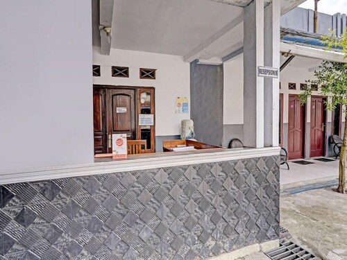 OYO 90405 Penginapan Sasti Kuningan