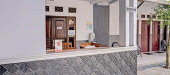 OYO 90405 Penginapan Sasti Kuningan