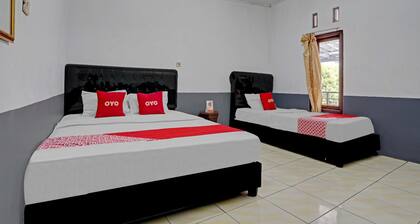 OYO 90405 Penginapan Sasti Kuningan