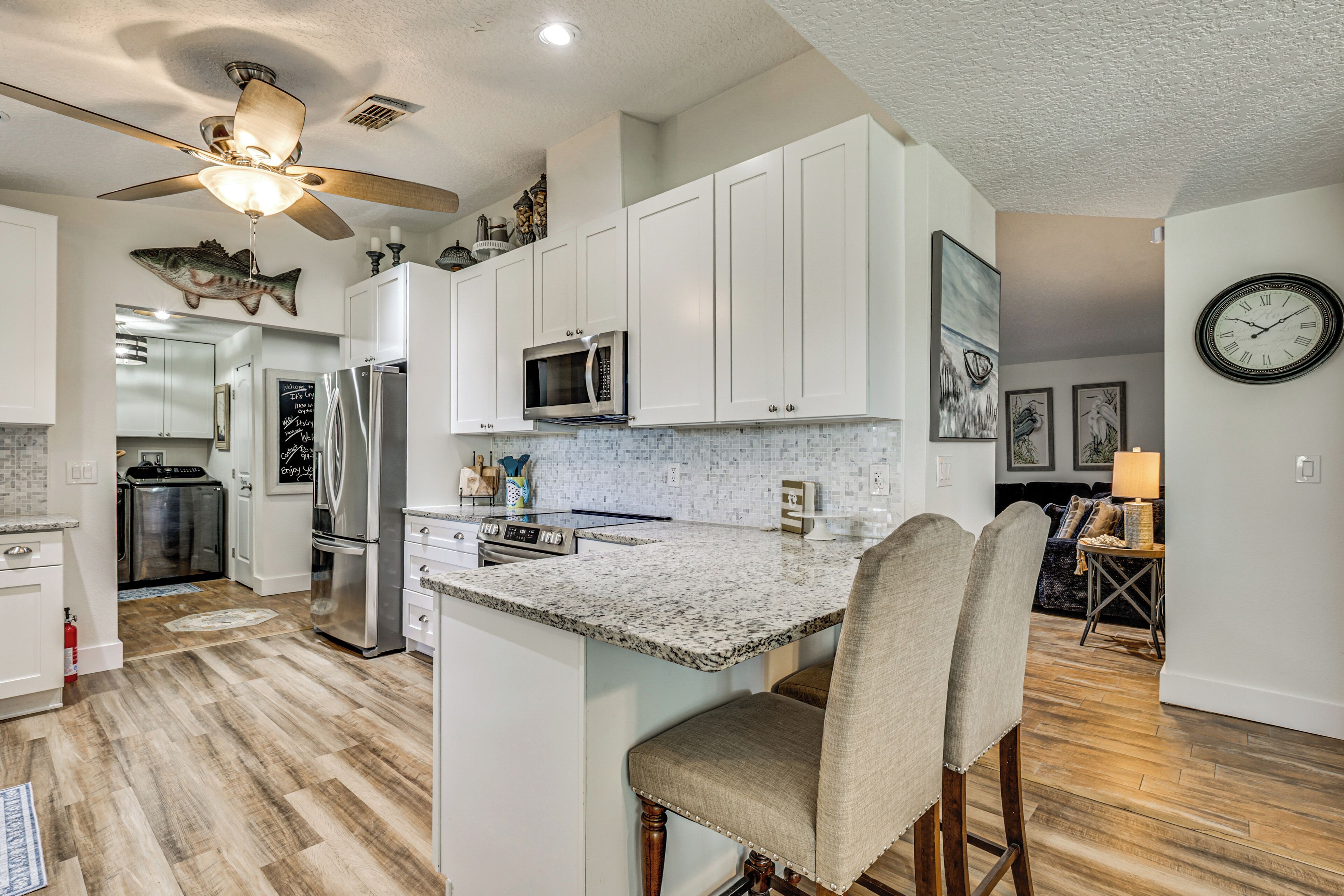 Fridge, microwave, stovetop, dishwasher