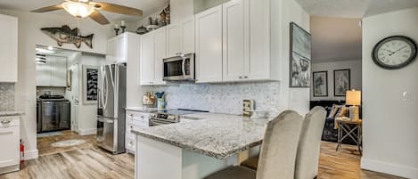 Fridge, microwave, stovetop, dishwasher