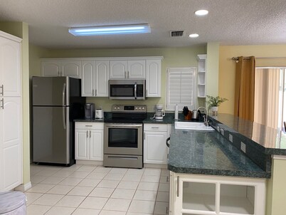 Perfect location! 3b2bFree golf cart! Minutes to Lake Sumter&Spanish Springs