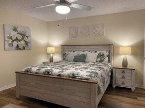 3 bedrooms, desk, iron/ironing board, free WiFi