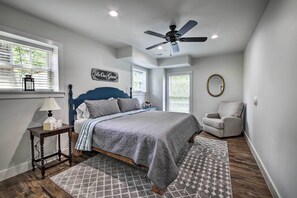 2 bedrooms, iron/ironing board, travel cot, Internet