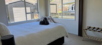 House - Clyde Getaway - 5 Minute walk to Clyde Township