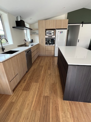 House - Clyde Getaway - 5 Minute walk to Clyde Township