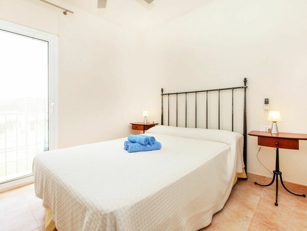 3 bedrooms, travel crib, free WiFi