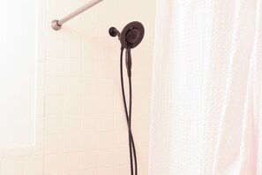 シャワー付き浴槽