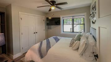 2 bedrooms, iron/ironing board, free WiFi, bed sheets