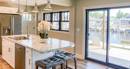 Kayak Shack: 1st Floor, Waterfront Lake House, Boat Dock