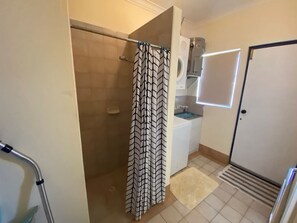 Combined shower/bathtub, hair dryer - Shore 2 please Holiday Home (Ledge Point)