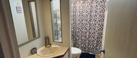 Combined shower/tub, hair dryer, towels, soap