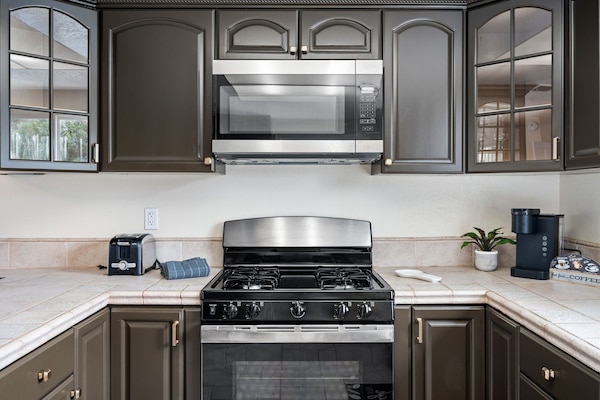 Frigorífic, microones, forn i placa de cuina