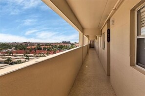 Unclassified image, 3 of 21, button - Beach View 2 Bedroom 506 (SARASOTA)