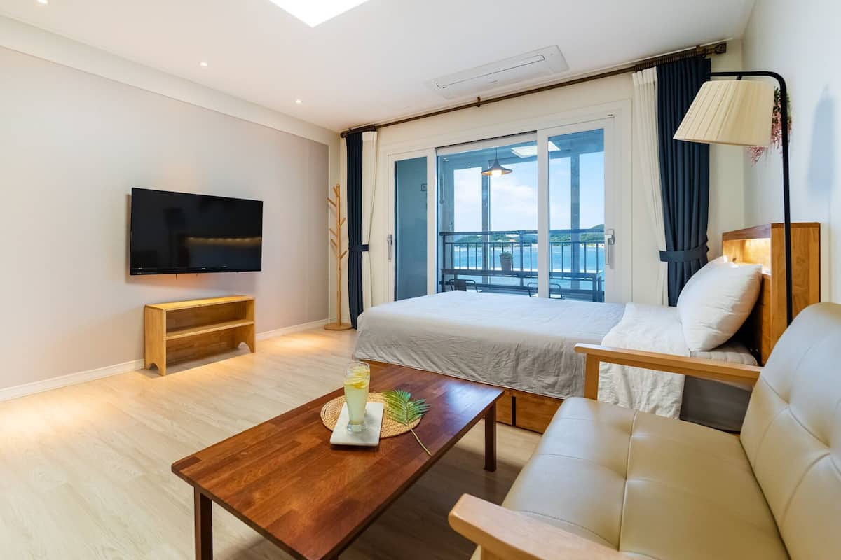 #303 (Ocean Suite) | 1 bedroom, free WiFi