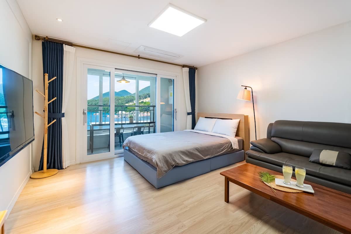 #302 (Ocean Suite) | 1 bedroom, free WiFi