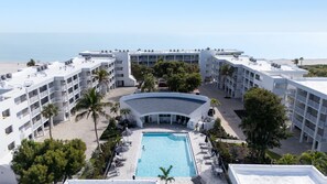 Unclassified image, 2 of 22, button