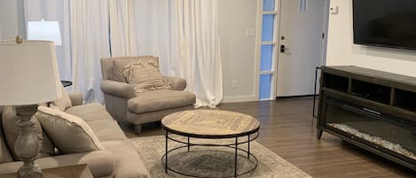 Smart TV, fireplace