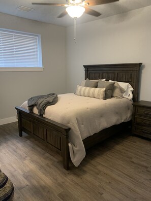 4 bedrooms, iron/ironing board, WiFi, bed sheets