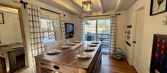 Poconos Cottage W Heated Pool, Hot Tub, Game Room