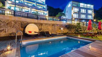 Seasonal outdoor pool