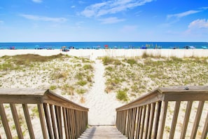 On the beach - Beachfront | Pet Friendly | Sleeps 14 | Gulf Views (Gulf Shores)