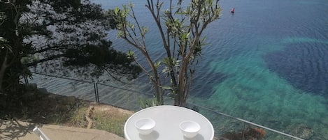 屋外ダイニングエリア