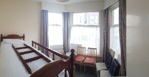 2 chambres, fer et planche Ă repasser, Wi-Fi, draps fournis
