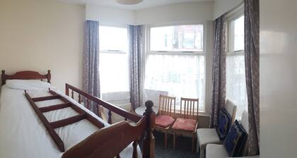 Flat Apsley 3 Sleeps 4 Near Beach