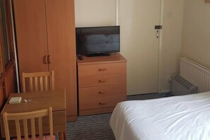 2 bedrooms, iron/ironing board, WiFi, bed sheets - Flat Apsley 3 Sleeps 4 Near Beach (Great Yarmouth)