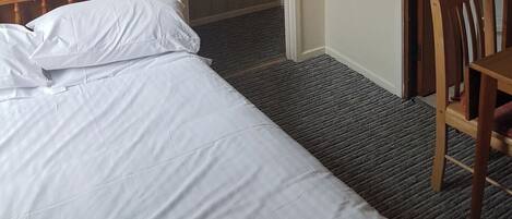 2 dormitorios, tabla de planchar con plancha, wifi y ropa de cama