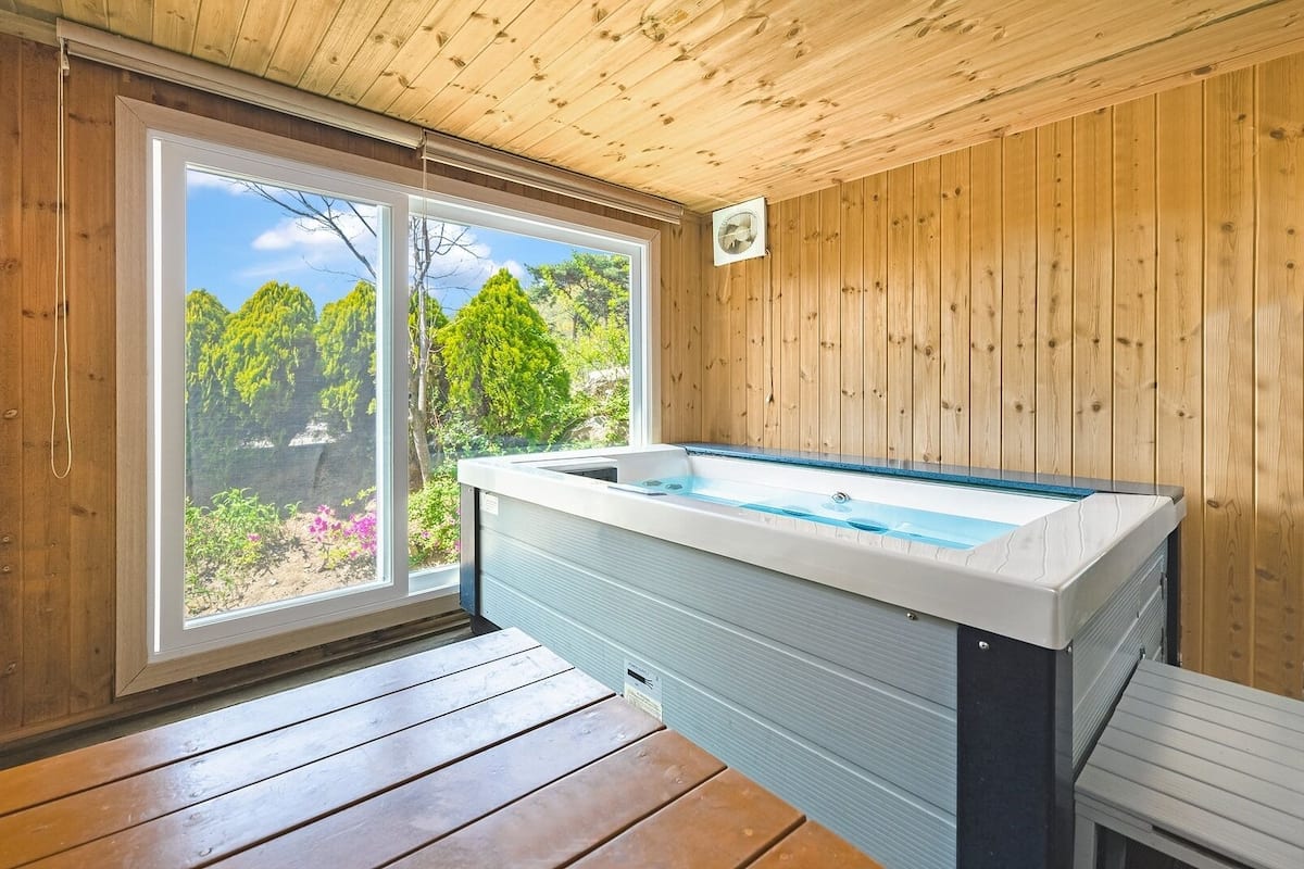 Basic Room, 1 Bedroom (R102) | 1 bedroom, free WiFi