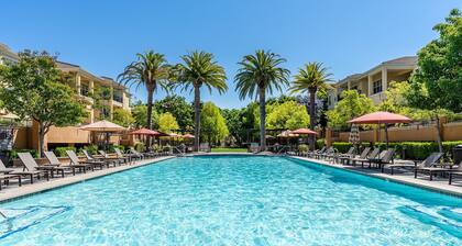Upscale Santa Clara 3BR w/ W/D, Gym, Pool, walk to Safeway, by Blueground
