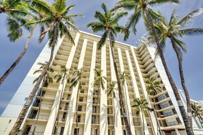 Exterior - Beachfront Condo w/ Amazing Views in Makaha Beach (Waianae)