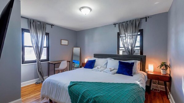 2 bedrooms, in-room safe, desk, iron/ironing board