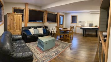 Smart-TV, Kamin, Videospiele, DVD-Player